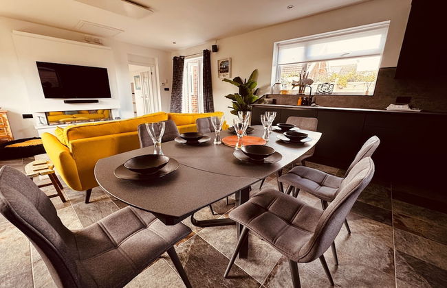 Luxury Adult-only 2-bedroom Bungalow With Hot Tub - Foto 8