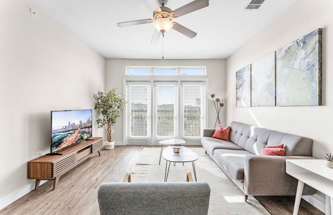 Airy Soco 2BR King Suite w Gympickleballlaundry - Foto 1