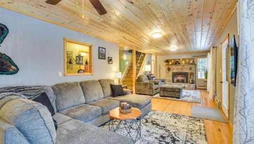 Charming Butternut Lake Getaway with Deck and Dock! - Foto 1