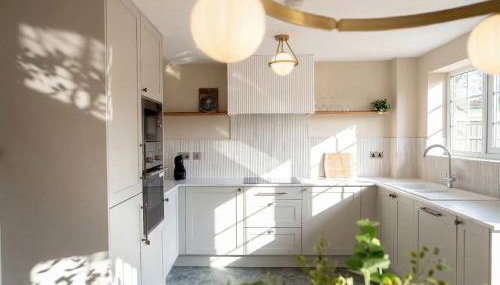 4BR Home and Parking with CCTV Contractors & Family - Foto 2, stove, dishwasher