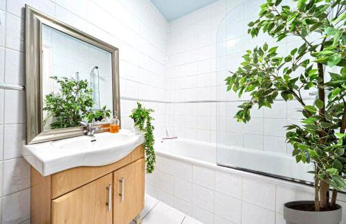 Stylish London Flat with Free Parking & Fast Transport to Central London - Foto 8