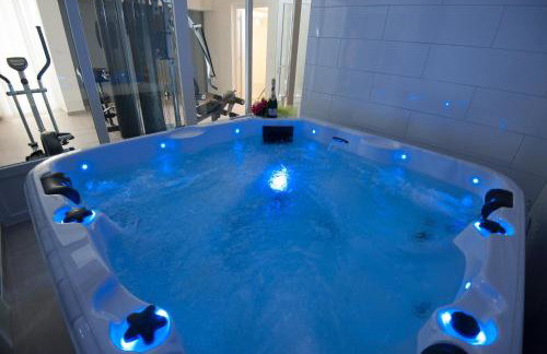 Seaside Luxury Suites - Photo 18