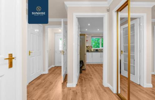 Muirton House 2 - INVOICE and REDUCED PRICE only via SUNRISE SHORT LETS DUNDEE, SLEEPS 8 has 4 Twin Bedrooms with 4 Car Parking, 2 Baths, 5 Smart TV, Fully Equipped, Garden, Free WiFi, and ONLY 9 Mins to STANNERGATE Ports - Foto 40