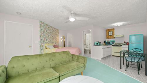 Sebring Circle Studio Stay- Postcard Mural Views - Foto 2