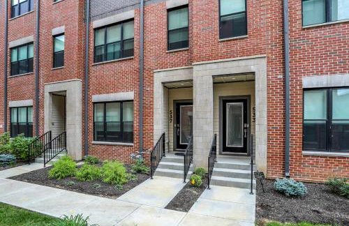 Luxury Townhouse with Fireplace Rooftop Deck Close to Downtown-Family Friendly - Foto 3