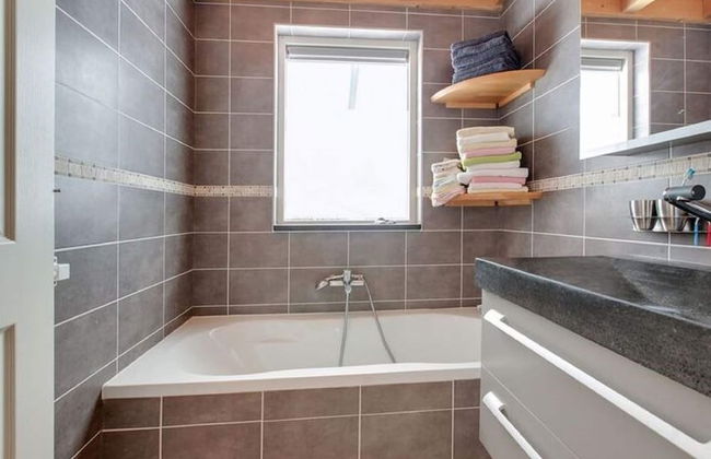 Terrace Apartment With Lush Garden - Photo 15