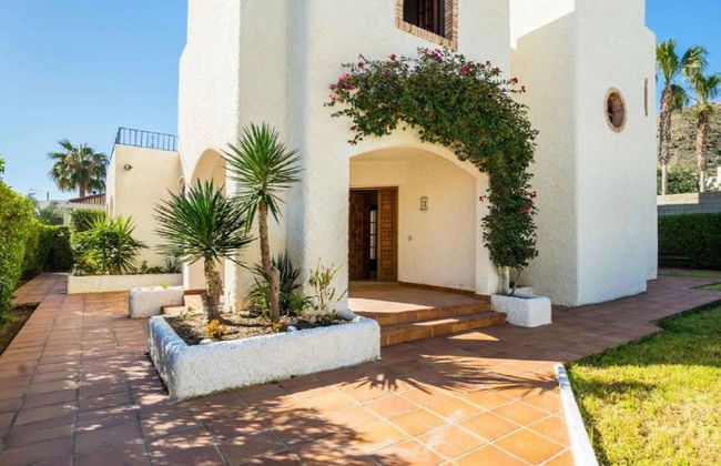 Spacious Holiday Home With Private Garden - Foto 40