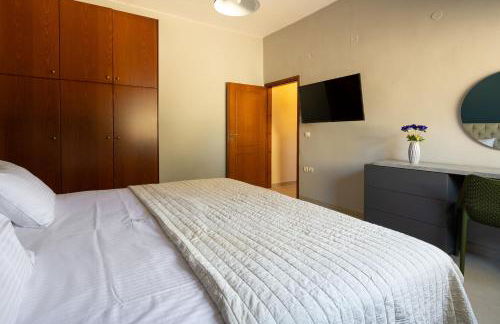 Queen Electra with pool and tennis court - Photo 15