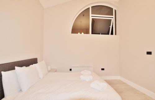 Fantastic 2 Bed Penthouse With Free Parking in Acton - Foto 19