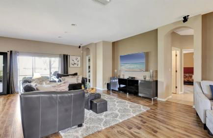 Valrico's Hidden Gem A Stunning 3-Bedroom Oasis Awaits! - Foto 12