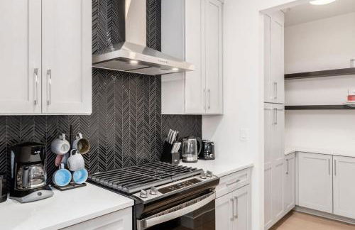 Luxury Escape 4BR 3 bath Oasis in Historic Old Town - Foto 21