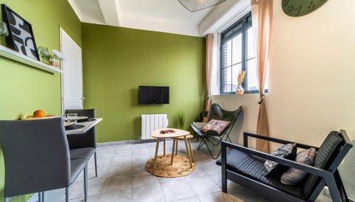 Stay Cosy Lille I Tourcoing - Appartement - Hypercentre - Parking securise - Wifi - Netflix - Cuisine - Foto 5