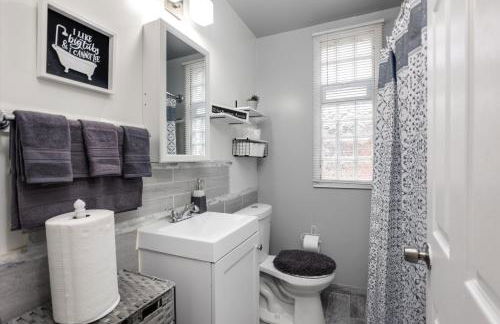 Comfy Modern and Cozy Queen Beds Free Parking - Foto 11