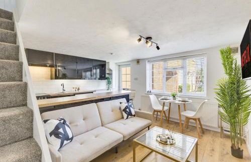 Cozy Riverside Cottage in Hertford Town with Parking - Foto 36