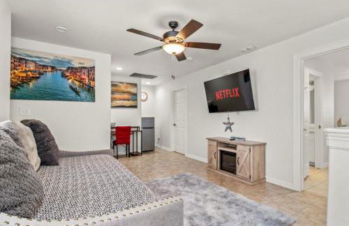 8 Mins to SPI Beach Spacious 3BR with Backyard - Foto 19