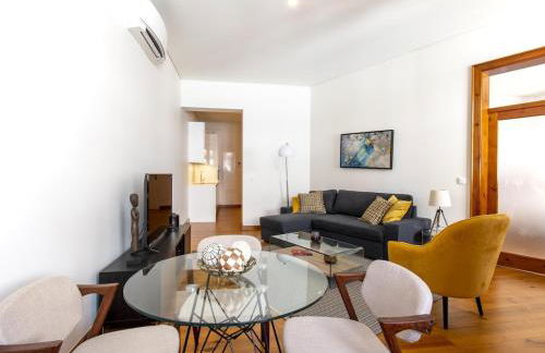 Chiado Stylish Bright Apt with AC - Photo 2