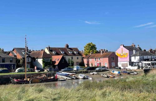 Charming Tudor riverside house - Foto 63