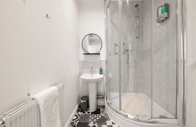 Spacious 3BR Apt, JQ Birmingham with Parking - Foto 40