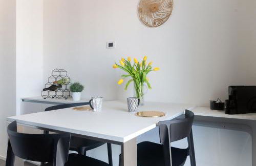 Apartment with Panoramic View of Milan and public free parking lot - Foto 8