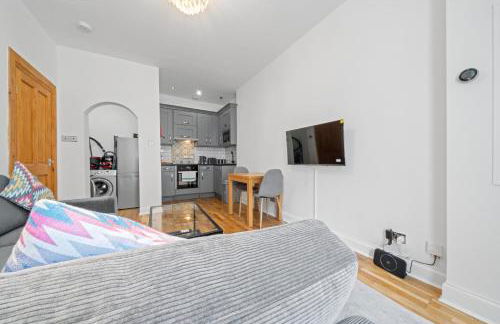 Modern Holyrood 1 Bedroom Apartment - Edinburgh - Photo 4