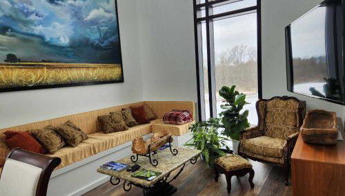 the Sugar Cube, a stunning, spacious, and modern villa with an orchard maze - Foto 2