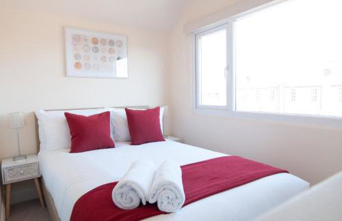 The Wellington - Stylish 3-Bedroom House, Sleeps 8, Ideal for Professionals - Photo 13