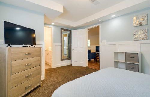 Walk to Atlantic Beach Family Gem with Fenced Yard - Foto 14