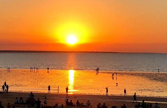 Coastal Elegance Sunset Pool Balcony Dining - Foto 25