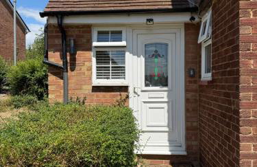 Cosy Apartment with Private Access and Kitchenette in Guildford - Photo 16