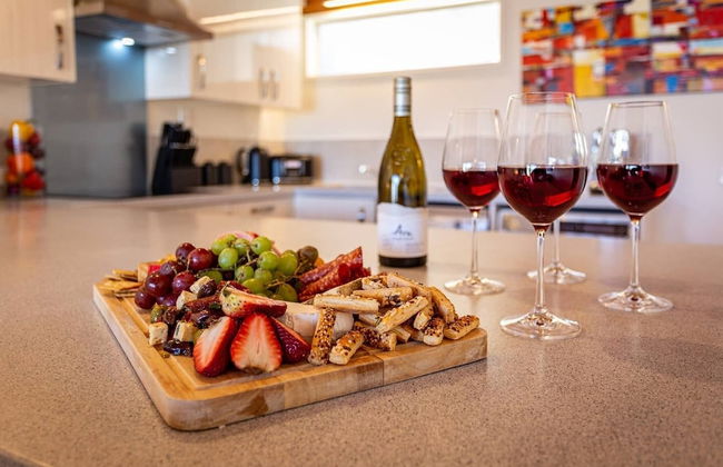 Amazing Lake View Spacious Townhouse with Parking - Photo 11