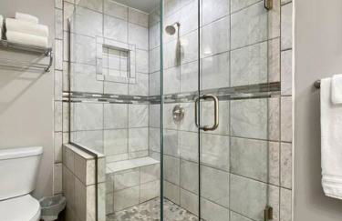 Secluded Stay in a Wonderful Creekside Getaway - Foto 10