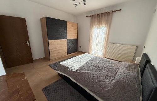 Cozy Family House with Yard - Photo 4