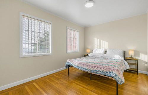 3 Bedroom 2 Bathroom House, Walkable to BART, Free Parking, Views - Foto 11