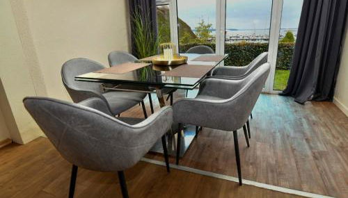 Frisch renoviertes FH Südblick am Meer in Breege, Meerblick von allen drei Etagen, Terrasse, Balkon, Sauna und Parkplatz - Foto 4