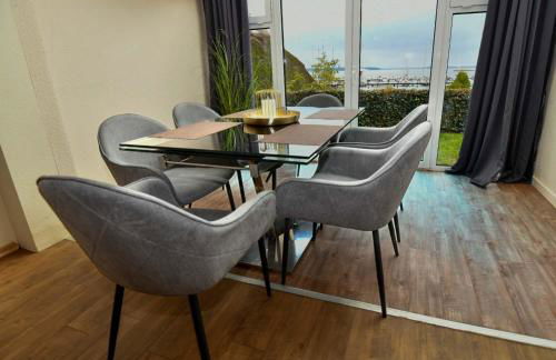 Frisch renoviertes FH Südblick am Meer in Breege, Meerblick von allen drei Etagen, Terrasse, Balkon, Sauna und Parkplatz - Foto 4