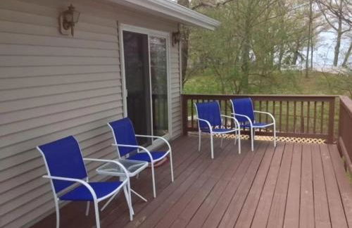 Anthony Beach - Seneca Lakefront Retreat w Covered Dock Lounge Area - Hot Tub & Fire Pit - Pets OK - Foto 7