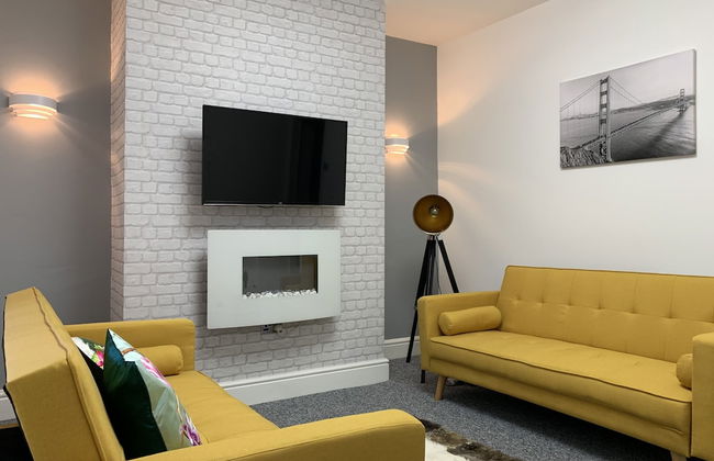 GuywoodHouse - Photo 4