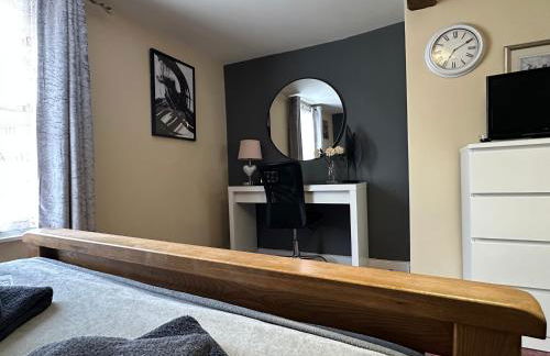 Llanidloes Townhouse-pet-friendly-sleeps 7-Mid Wales - Foto 13