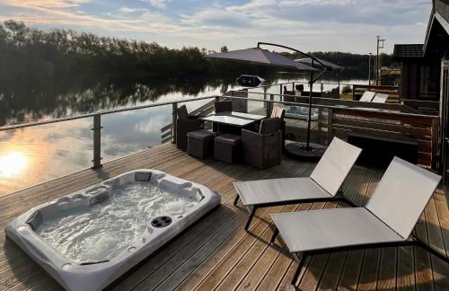 Willow's Lakeside Lodge With Hot Tub & Hi-Speed Wifi - Foto 1