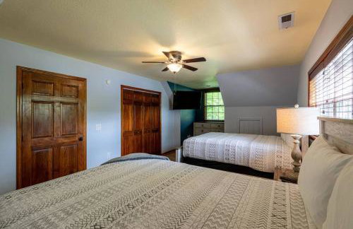 Lakefront Point Retreat on Nantahala Lake with Dock - Foto 30