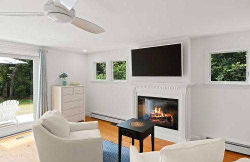 3 Bicycles Provided! Cape Cod Cottage with Deck - Foto 22