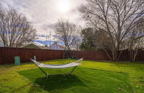 Beautiful home with backyard - Photo 40