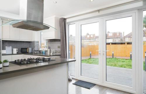 Beautiful 4 Bed Immaculate Condition Refurbished Property - Foto 22