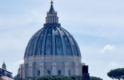 Val's Vatican Wall Apartment - Photo 9