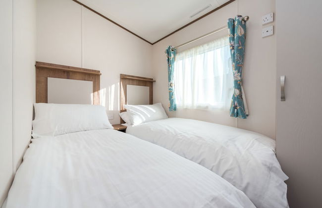 Cofton Holidays - Photo 4