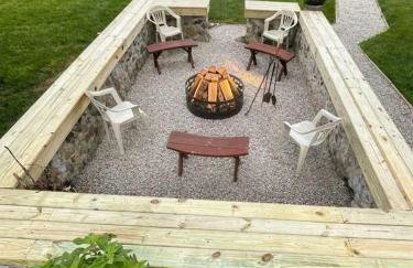 Historic 1868 Farmhouse Kettle Moraine Getaway - Foto 26