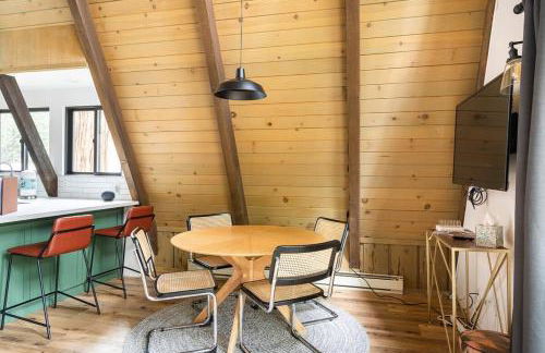 Dogwood Peak Mid-Century A-Frame with AC Style - Foto 22