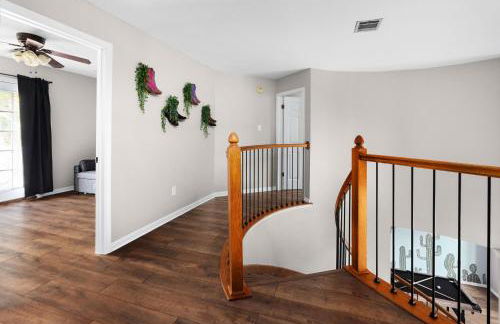 Hidden Gems with Pool and Game room - Foto 31