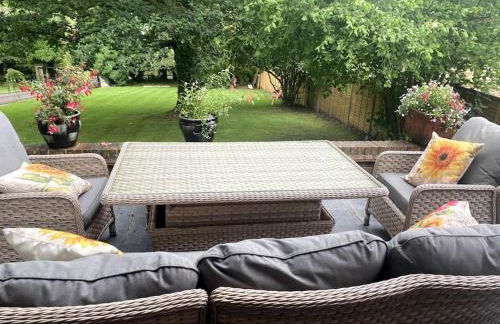 3 Bedroom Lodge Hotub pool in Horsley Surrey UK - Photo 70