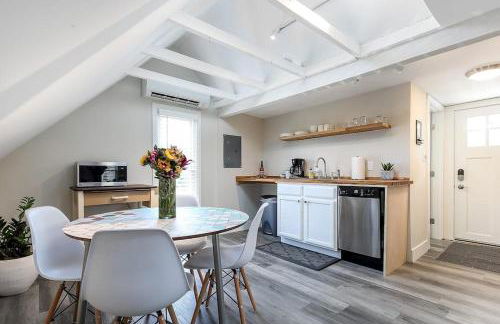 Modern Mid-Century Downtown AC Walkable - Photo 6